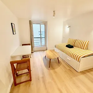 Appartement Charming Bright In Menilmontant, Paris